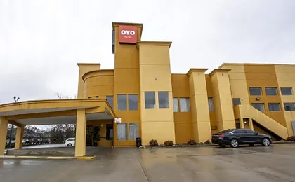 OYO Hotel Knoxville TN Cedar Bluff I-40