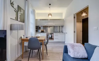 The Foxhole - Fitzrovia - by Frankie Says