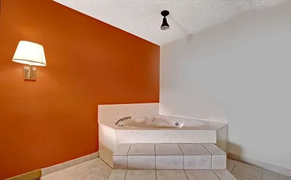 Super 8 by Wyndham Dallas South