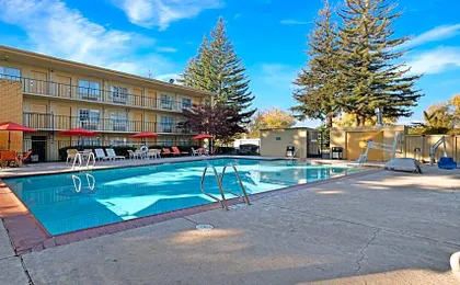 Howard Johnson by Wyndham Sacramento Downtown