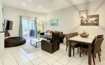 Luxury Townhome Near Disney w Resort Amenities