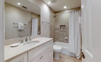 Updated & Lovely Villa With AC - Steps From Pool & Beach