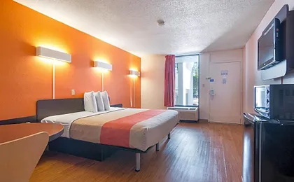 Motel 6-Newnan, GA