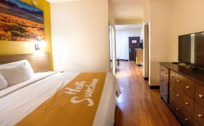 Days Inn & Suites by Wyndham Houston North/Aldine