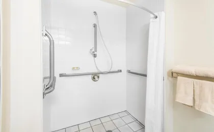 Super 8 by Wyndham West Middlesex/Sharon Area