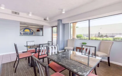 Days Inn by Wyndham Clinton MS
