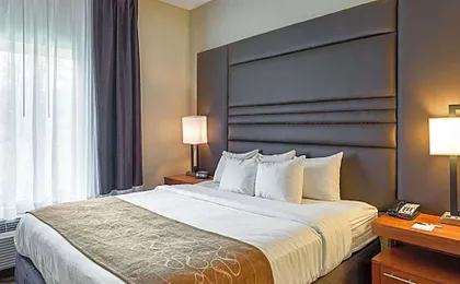 Comfort Suites near Tanger Outlet Mall