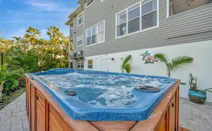 Hot Tub Sleeps 10 Park Your Boat Trailer
