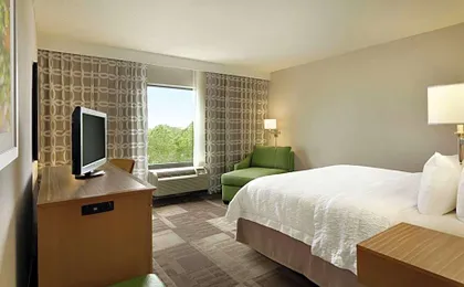 Hampton Inn & Suites Largo