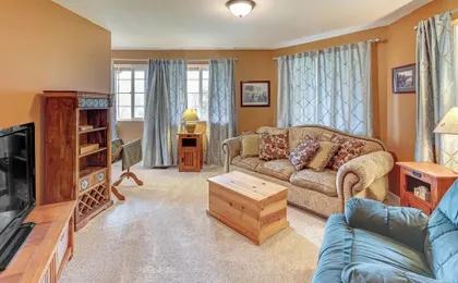 Hikes & Apples: Renovated Farmhouse in Gig Harbor!