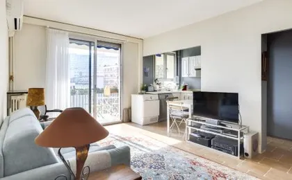 Charming apartment with terrace by Weekome