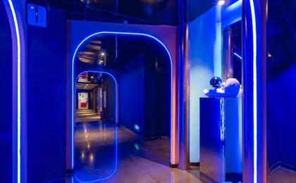 VKing High-altitude River View Hotel (Chongqing Jiefangbei Hongyadong Branch)