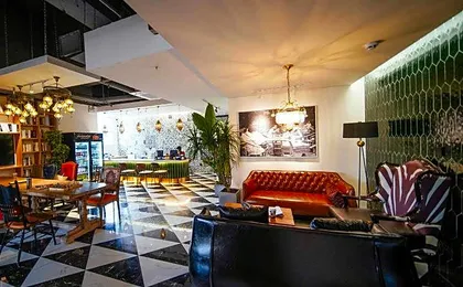 POSHPACKER - Chengdu Local Tea Hostel - Xinnanmen Metro Station