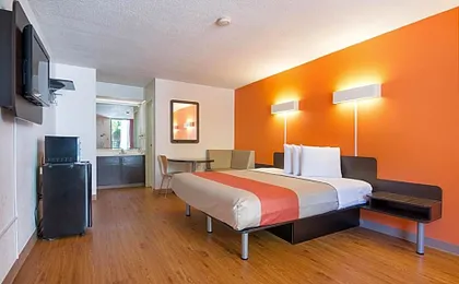 Motel 6-Newnan, GA