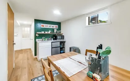 Bright 1BR Near UW & Local Parks
