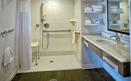 Hampton Inn and Suites Moore