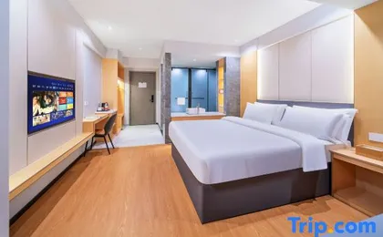 Boris Hotel (Longhu Times Tianjie Shiyou Road Light Rail Station Branch)