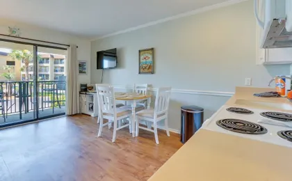 Hilton Head Island Resort Condo - Steps to Beach!