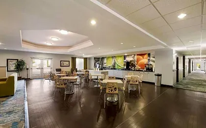 Best Western Douglas Inn & Suites
