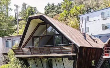 Iconic Gesner Boat House w View of Hollywood Sign