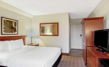 La Quinta Inn & Suites by Wyndham Stamford / New York City