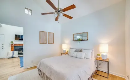 3 Mi to Downtown Dallas: Sleek Condo w/ Patio