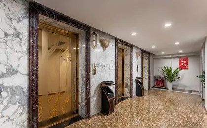 Guangzhou Huahai Hotel (Jiangnanxi changgang Metro Station)