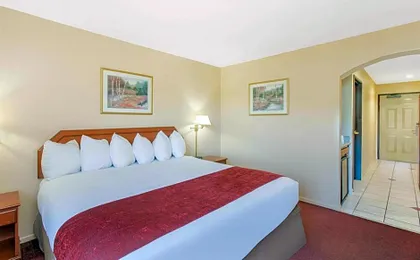 Ramada by Wyndham Fresno Northwest