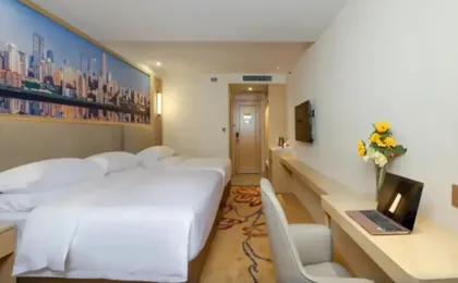 Vienna Hotel (Chongqing Nanping Nanbin Road Metro Station Branch)
