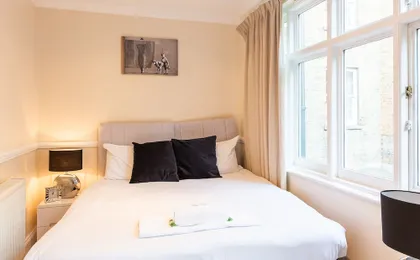 Amazing Two Bed Moments From St Pauls Cathedral A3
