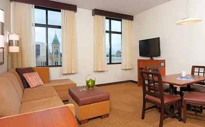 Hyatt Place Des Moines Downtown