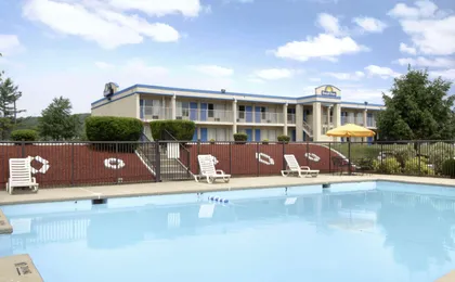 Days Inn by Wyndham Staunton South