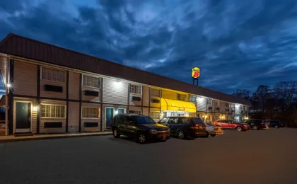 Super 8 by Wyndham Wooster