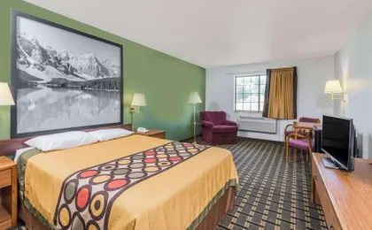 Super 8 by Wyndham Coshocton Roscoe Village