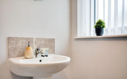 Cosy 2 Bedroom Apartment with Parking