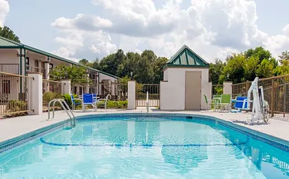 Super 8 by Wyndham Dothan