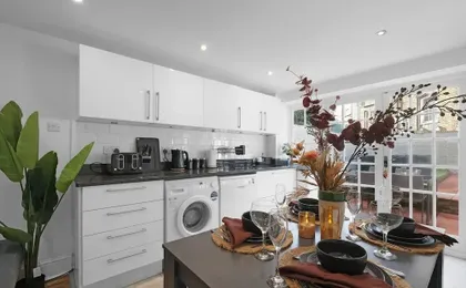 Luxury 3BR 2BA with Hot Tub and Garden