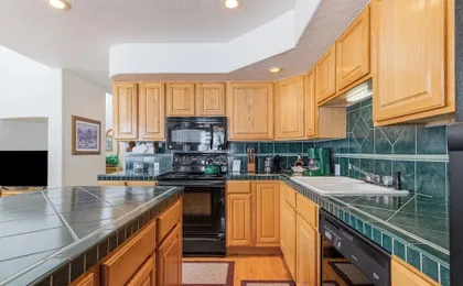 3BR Townhome w/ Mountain View & Balcony