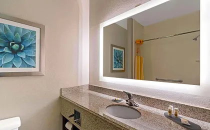 La Quinta Inn & Suites by Wyndham Phoenix I-10 West