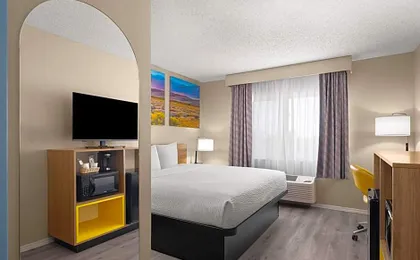 Days Inn & Suites by Wyndham Airport Albuquerque