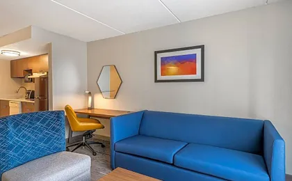 Holiday Inn Express and Suites - Petersburg - Fort Lee by IHG