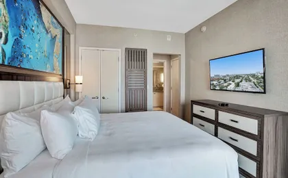 Chic Beachfront Bliss: Your Perfect 1 BR Retreat !