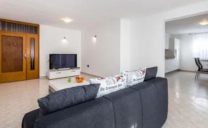 Bright And Modern Apartment with Private Terrace
