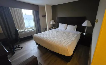 Copley Inn & Suites by Oyo Akron Oh