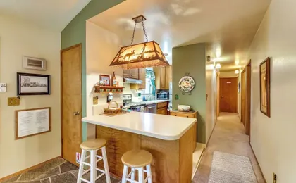Quiet Truckee Retreat w/ Deck, 5 Mi to Donner Lake