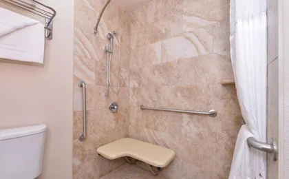 La Fuente Inn & Suites