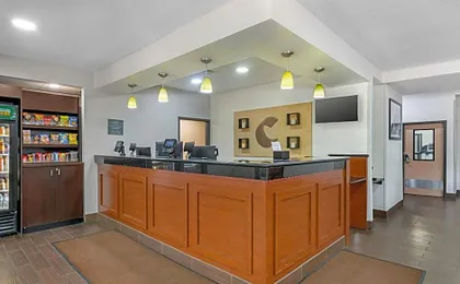 Comfort Inn & Suites Kansas City - Northeast