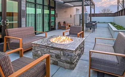 Courtyard by Marriott Woodland
