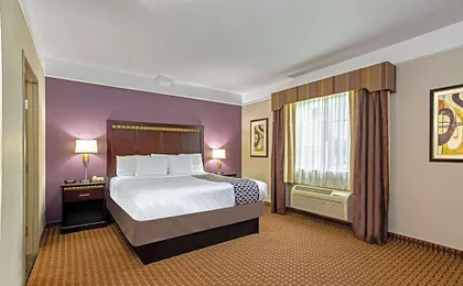 La Quinta Inn & Suites by Wyndham Cleburne