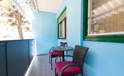 Sunny & Spacious, 2 BR apartment with free parking